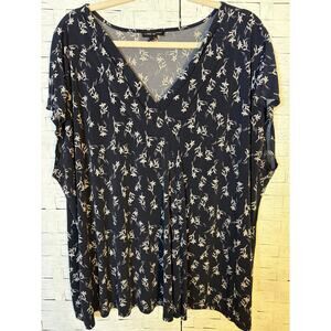 Lane Bryant womens top floral V-neck front plates feminine flattering plus size￼